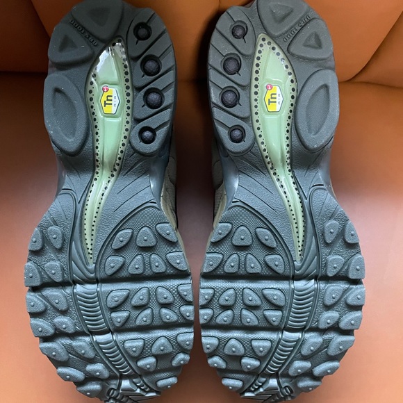 air max tailwind olive green